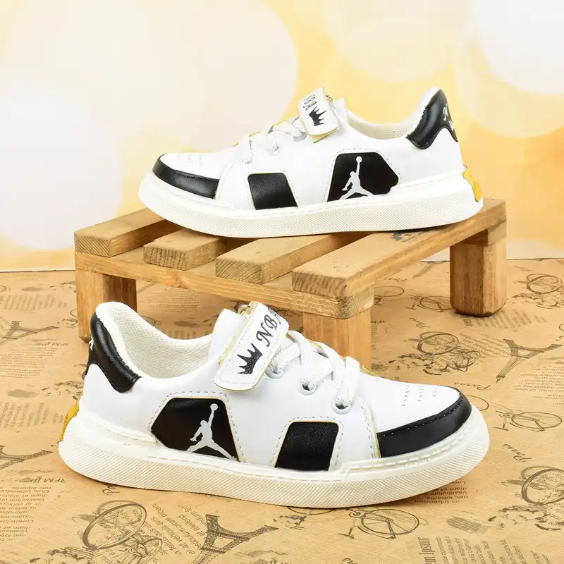 کفش راحتی  مدل ان بی ای بندی چسبی WH.3645