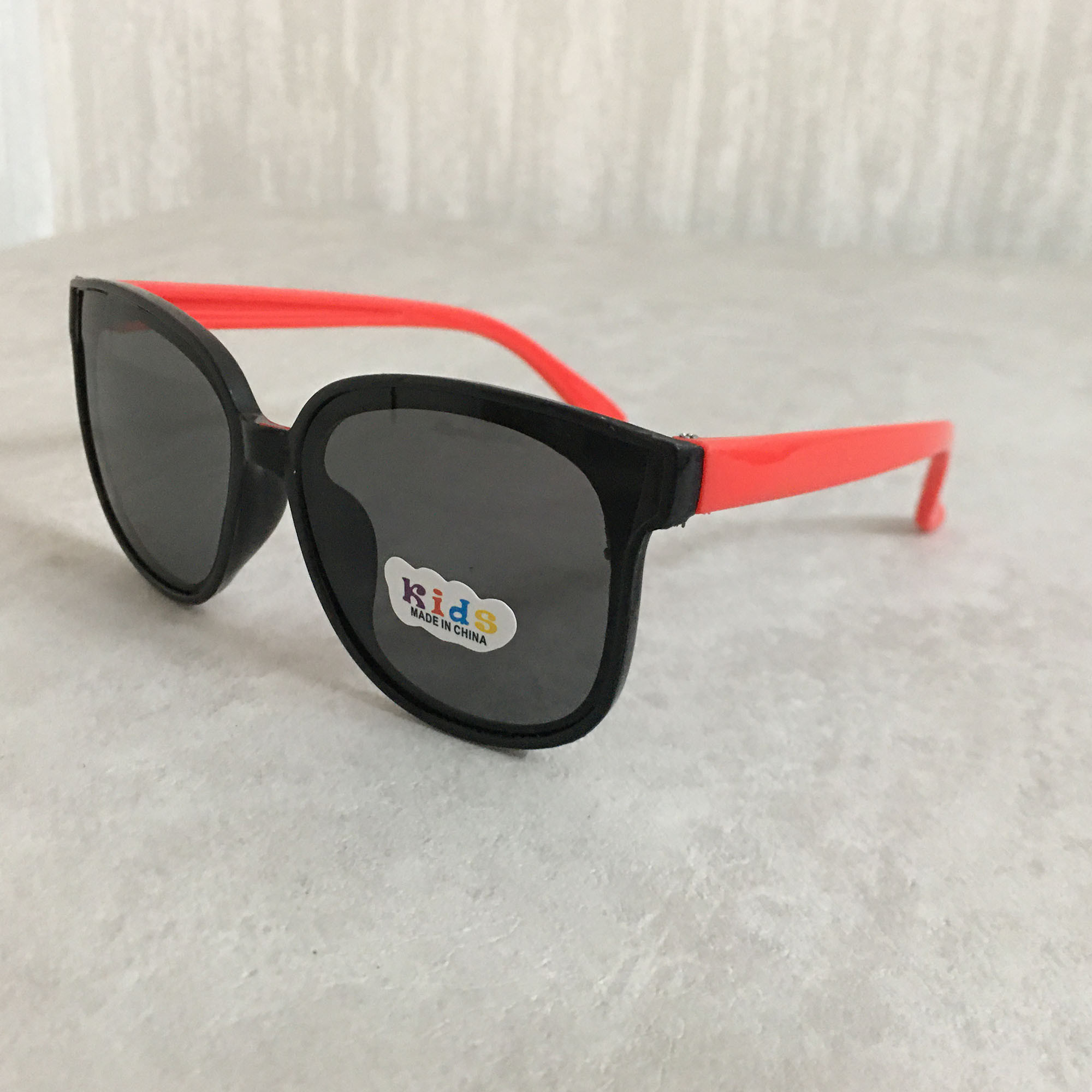 عینک آفتابی بچگانه مدل فشن کد B R 300