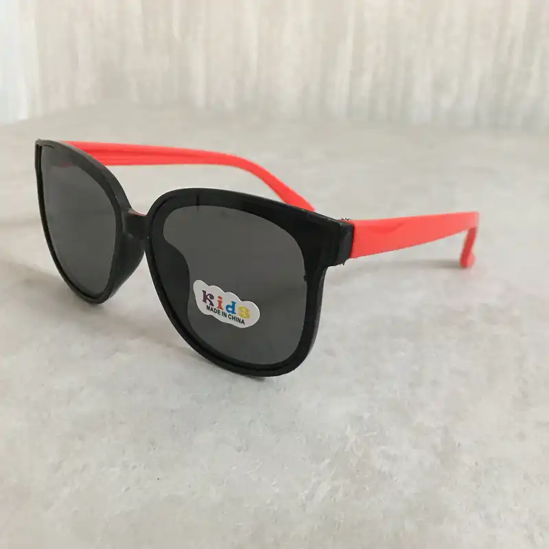 عینک آفتابی بچگانه مدل فشن کد B R 300