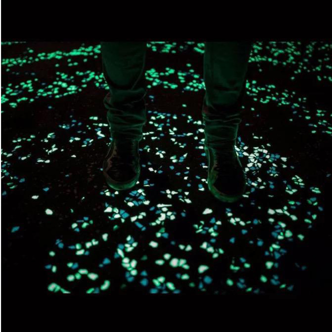 سنگ تزیینی کیو وای اچ مدل شب تاب بسته 25 عددی سنگ تزیینی کیو وای اچ مدل شب تاب بسته 25 عددی