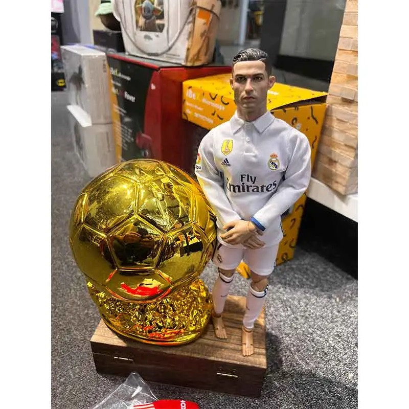 اکشن فیگور مدل رونالدو طرح رئال مادرید ارتفاع 30 سانتی متر