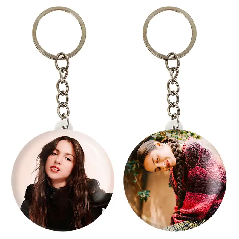 جاکلیدی خندالو مدل اولیویا رودریگو Olivia Rodrigo کد 1927219269 مجموعه 2 عددی