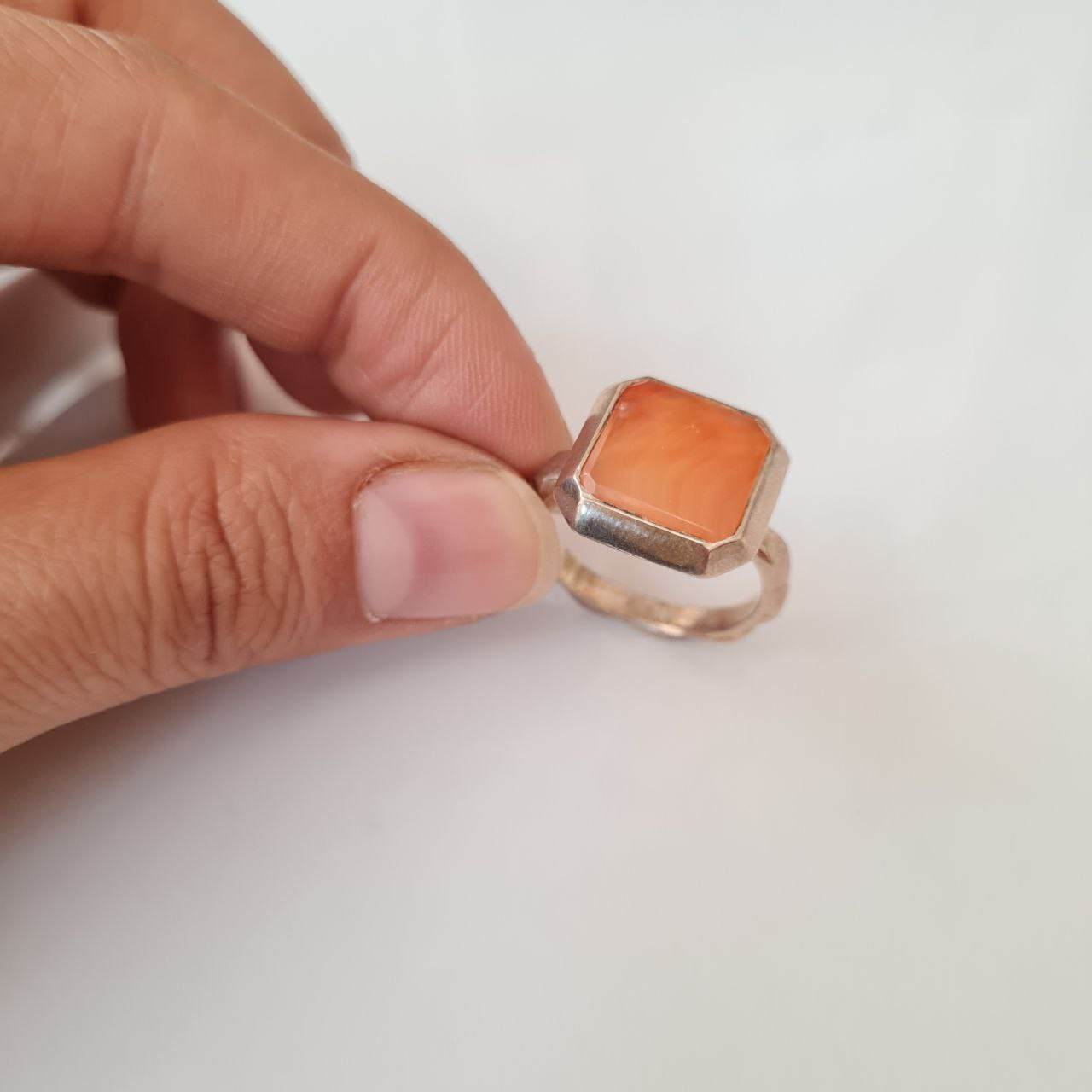 انگشتر نقره مردانه مدل عقیق کهنه یمانی انگشتر نقره مردانه مدل عقیق کهنه یمانی