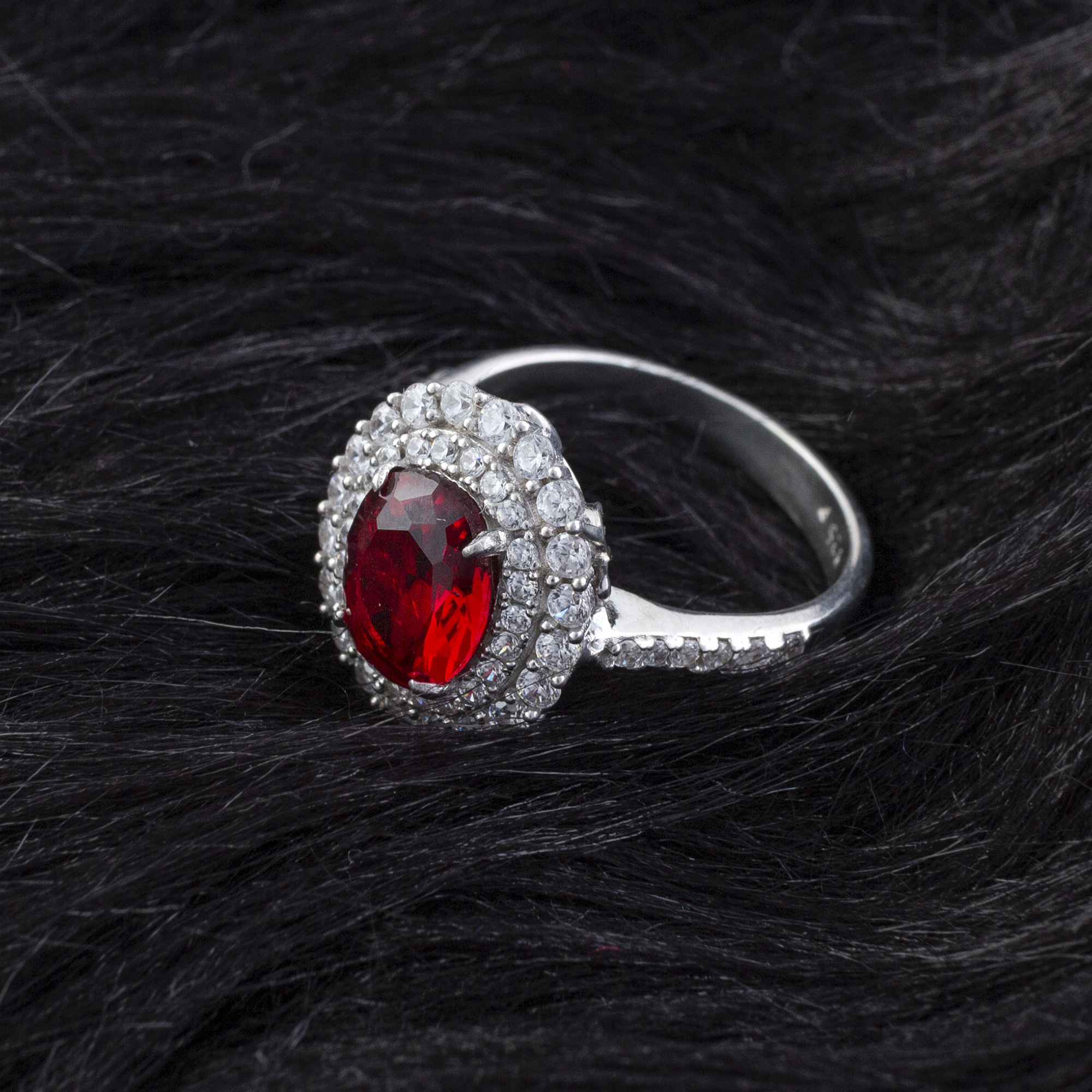 انگشتر نقره زنانه مدل یاقوت AMT-R126 انگشتر نقره زنانه مدل یاقوت AMT-R126