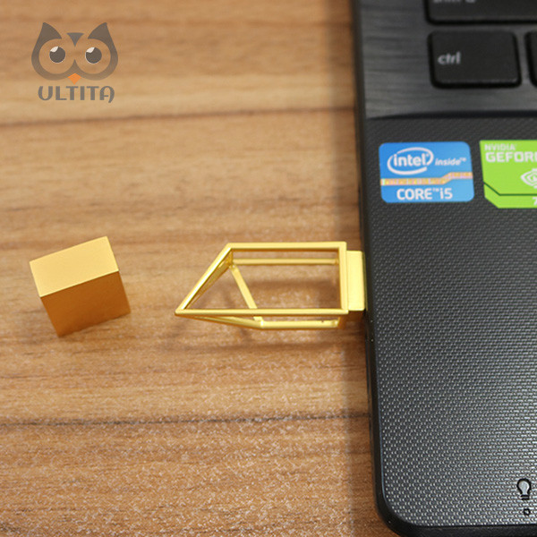 فلش مموری   Usb 2.0 اولتیتا  مدل سازه مثلثی  ظرفیت 128 گیگابایت