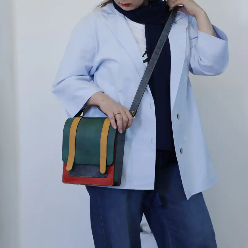 کیف رودوشی چرم بارثاوا مدل 1228