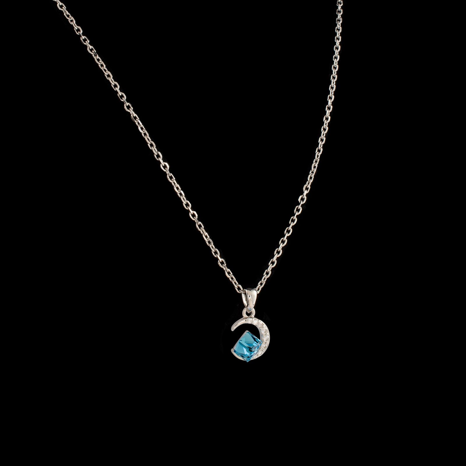 گردنبند نقره زنانه سواروسکی مدل ماه و مکعب ظریف کد 656532 -  - 3