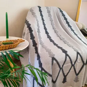 شال مبل مدل پانچدوزی سایز 180x150 سانتی متر