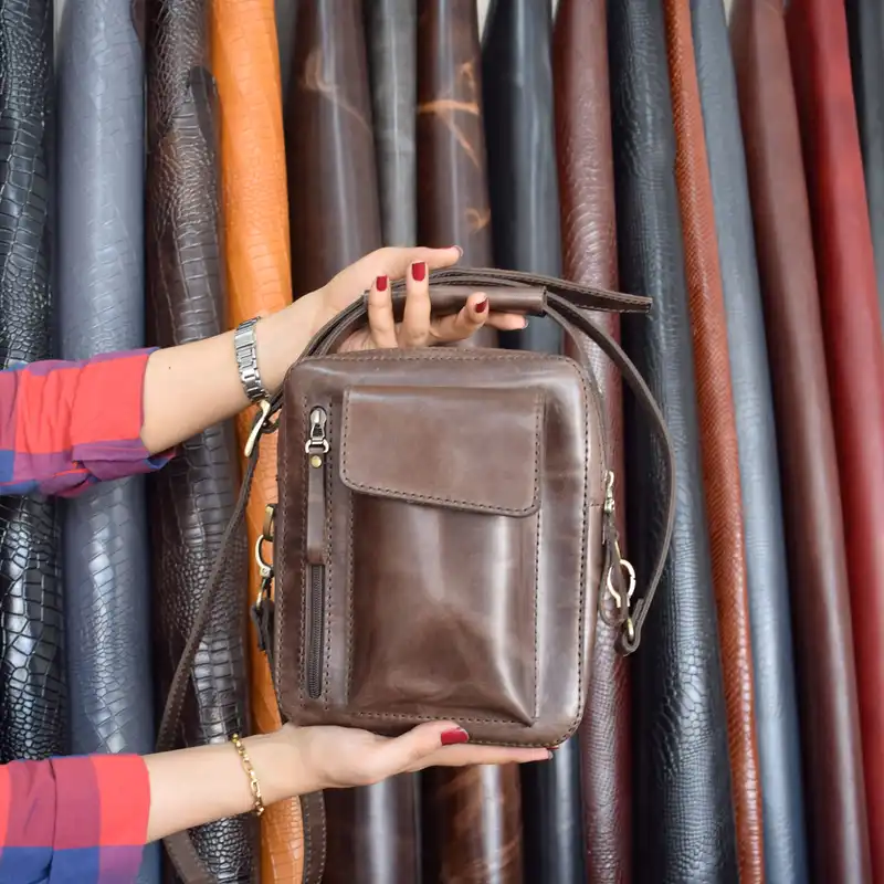 کیف دوشی چرمی مدل نوبل