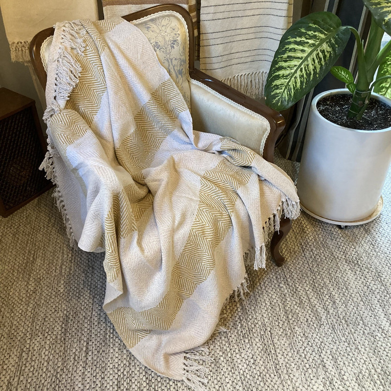 شال مبل مدل لارا سایز 120×135 سانتی متر شال مبل مدل لارا سایز 120×135 سانتی متر
