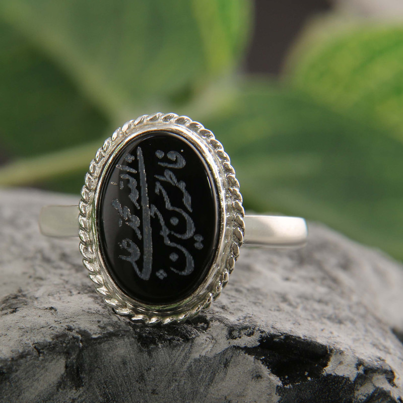 انگشتر نقره زنانه بازرگانی میلادی مدل سنگ عقیق خطاطی پنج تن طرح کلاسیک ظریف کد AW_652