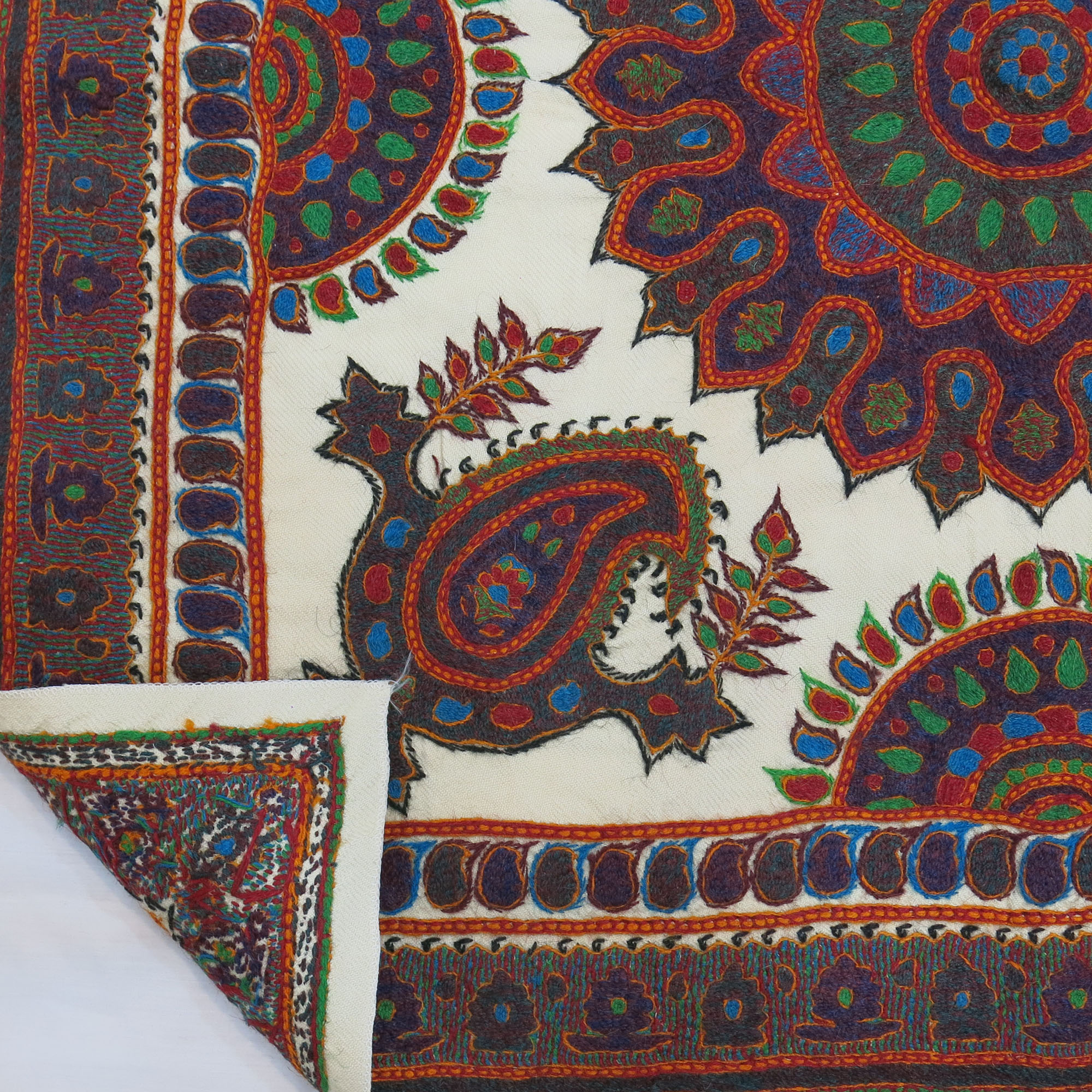 رومیزی سوزن دوزی طرح چهاربته  کد 102