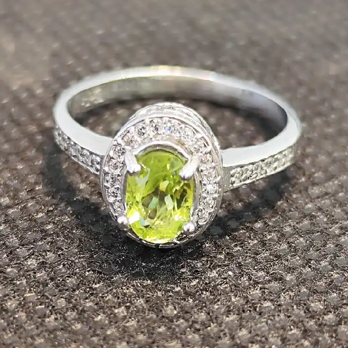 انگشتر نقره زنانه مدل سنگ زبرجد آفریقایی کد 470