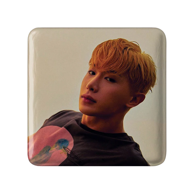 مگنت خندالو طرح ونهو گروه مانستا اکس Monsta X  مدل مربعی کد 21192