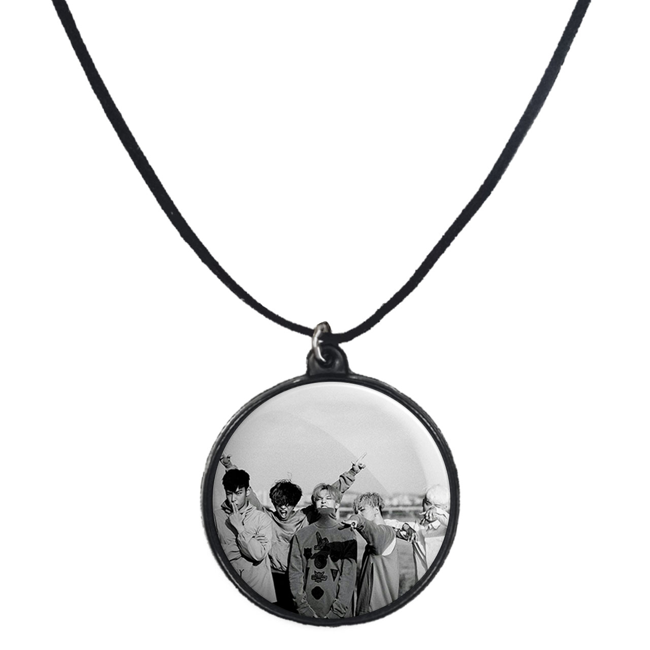 گردنبند پرمانه طرح گروه موسیقی بیگ بنگ BIG BANG کد pmb.15244 مدل دو طرفه