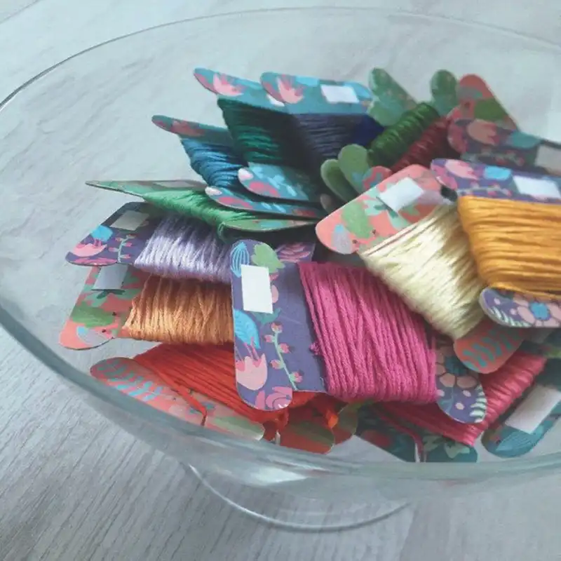 نخ گلدوزی طرح بوبین دار کد BO80A مجموعه 80 عددی