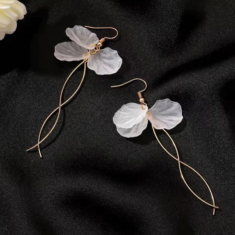 گوشواره آویز زنانه مدل گلبرگ کد s2001