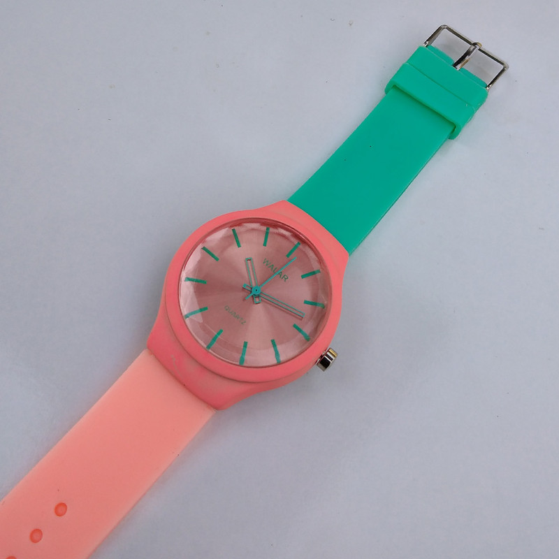 ساعت مچی عقربه ای دخترانه والار مدل اسپرت کد 122