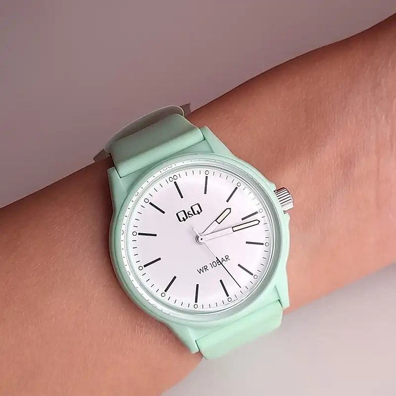 ساعت مچی عقربه ای کیو اند کیو مدل V00A-06VY