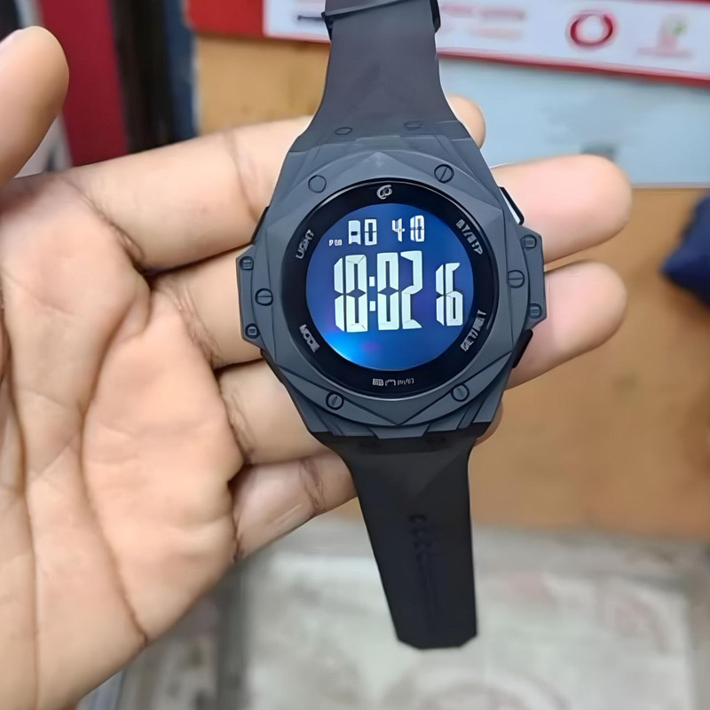 ساعت مچی دیجیتال مردانه مدل هندسی 02