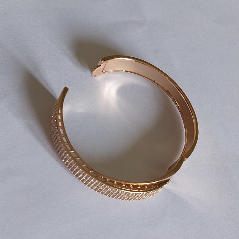 دستبند زنانه ژوپینگ مدل نگین دار