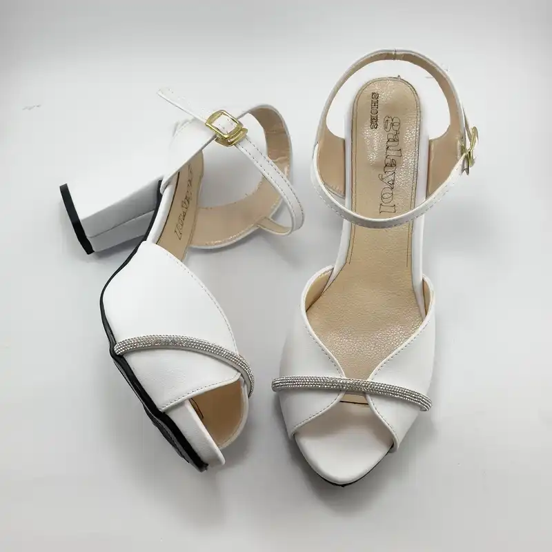 صندل زنانه مدل نگینی