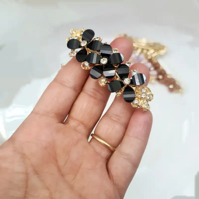 گیره مو زنانه مدل فرانسوی سه گل بابونه کد brg F37