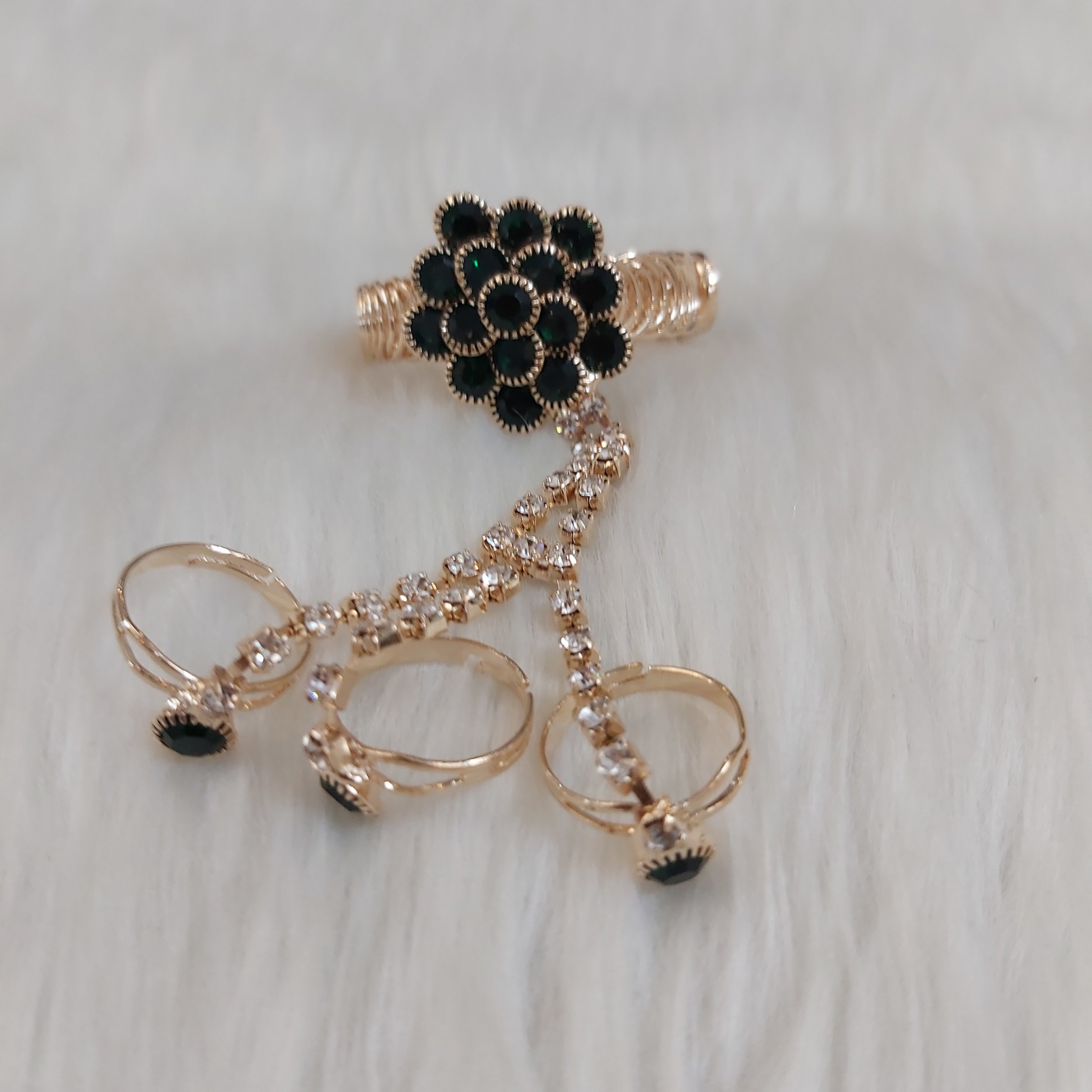 دستبند دخترانه مدل تمیمه طرح سه انگشتری کد tam118 دستبند دخترانه مدل تمیمه طرح سه انگشتری کد tam118