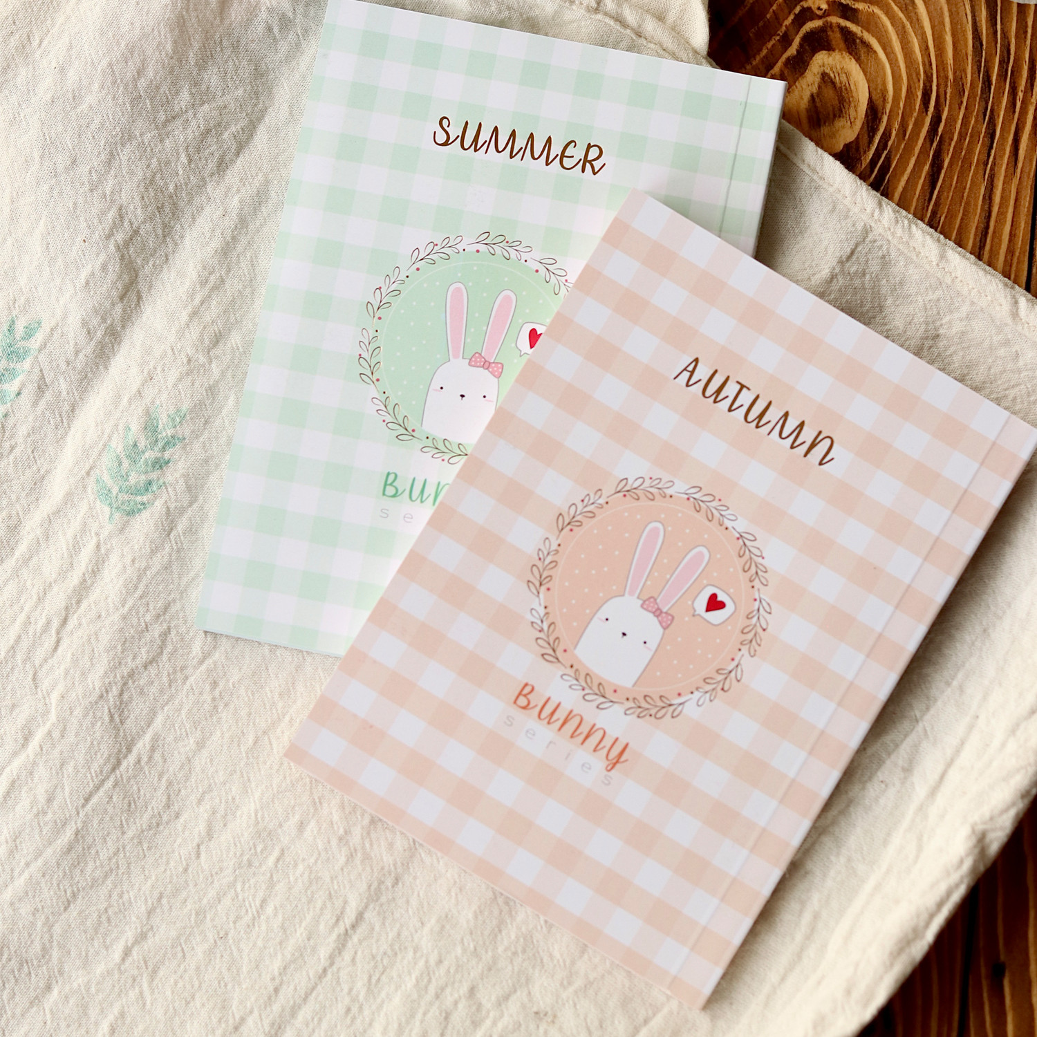 سالنامه سال 1403 مدل فانتزی 4 فصل بسته 4 عددی سالنامه سال 1403 مدل فانتزی 4 فصل بسته 4 عددی