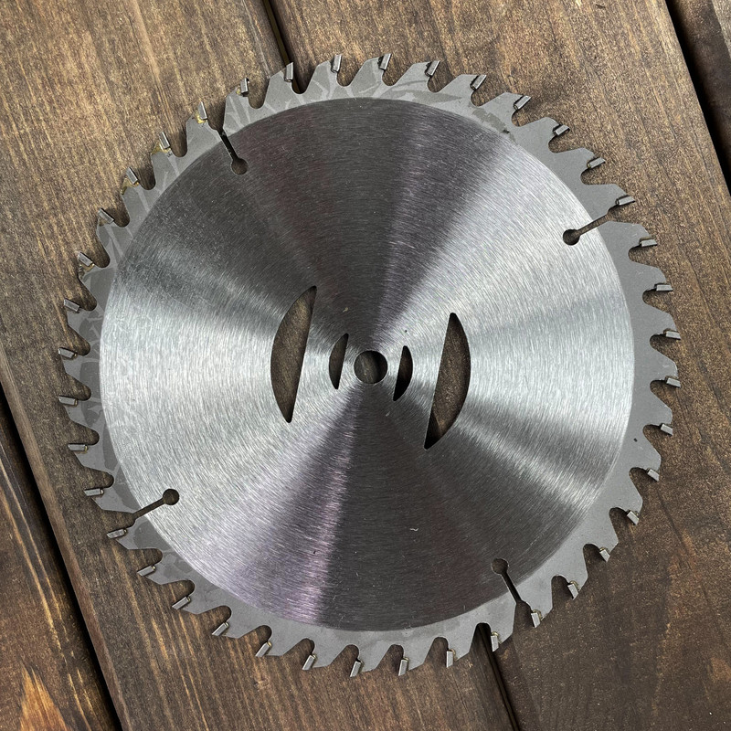 علف زن شارژی دی ال تی سی کد GHR82 علف زن شارژی دی ال تی سی کد GHR82