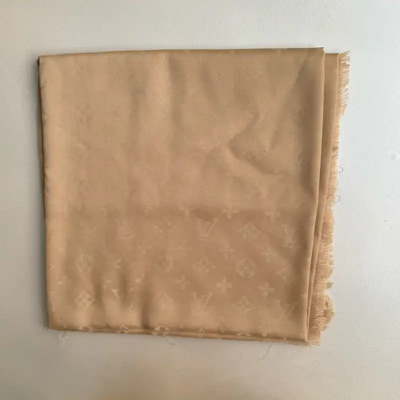 روسری زنانه مدل نخی قواره بزرگ رسمی اداری چهار فصل طرح لویی ویتون کد 2