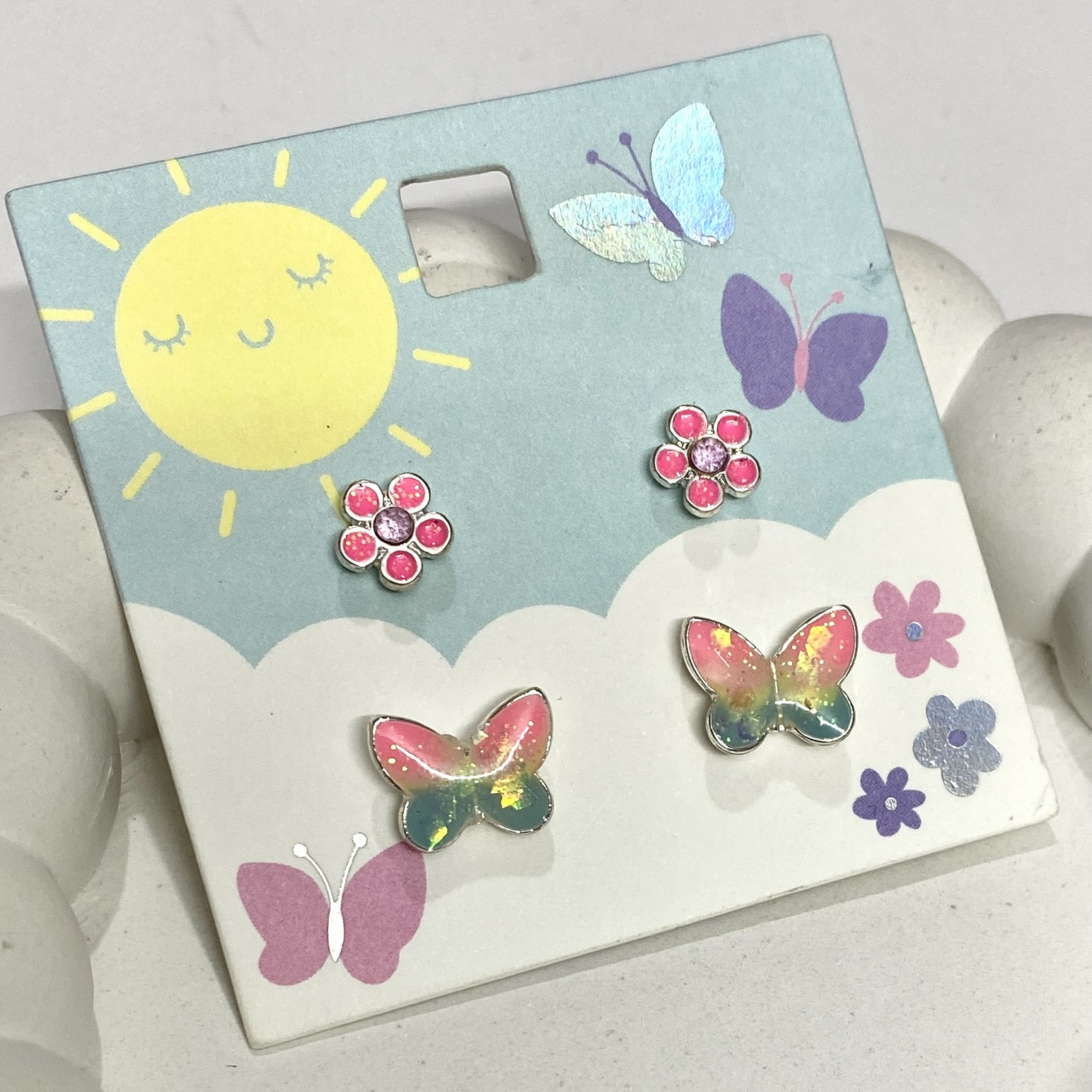 گوشواره دخترانه مدل گلگوش پروانه و گل بسته 2 عددی گوشواره دخترانه مدل گلگوش پروانه و گل بسته 2 عددی