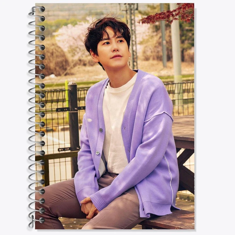 دفتر زبان 50 برگ خندالو مدل سه خط طرح کیوهیون گروه سوپر جونیور Super Junior کد 12180
