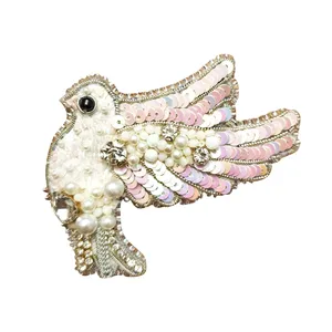  گل سینه زنانه طرح کبوتر مدل 768