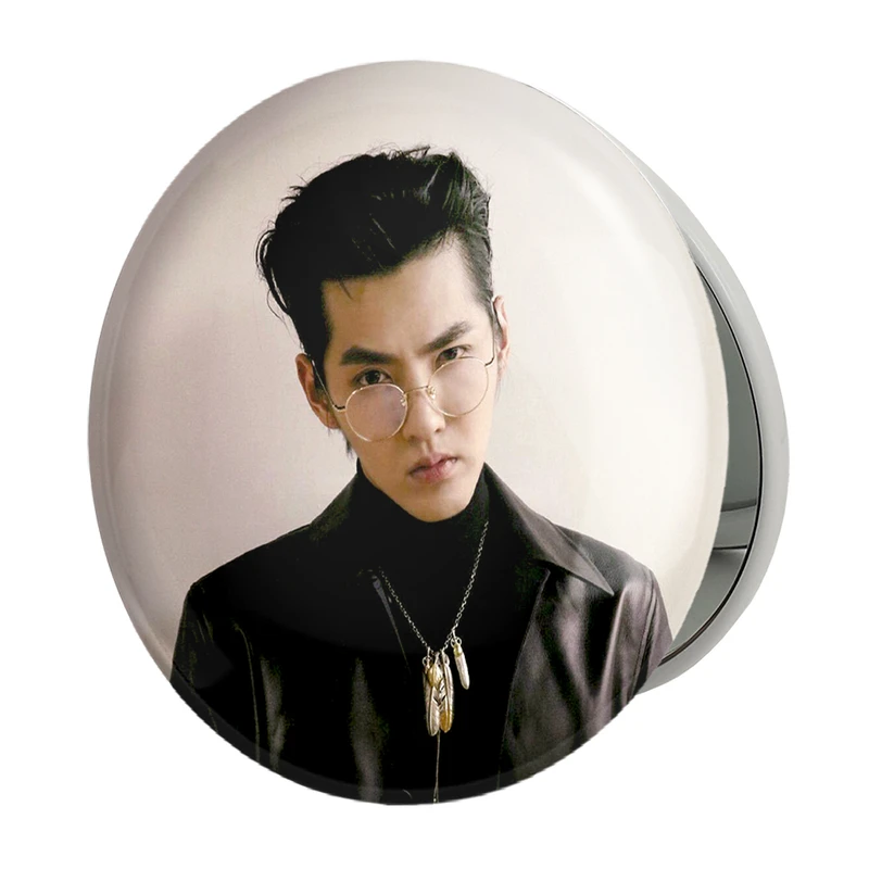 آینه جیبی خندالو طرح کریس وو گروه اکسو EXO مدل تاشو کد 13429 