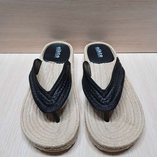 دمپایی لاانگشتی زنانه نیکتا مدل ستایش کد 001 دمپایی لاانگشتی زنانه نیکتا مدل ستایش کد 001