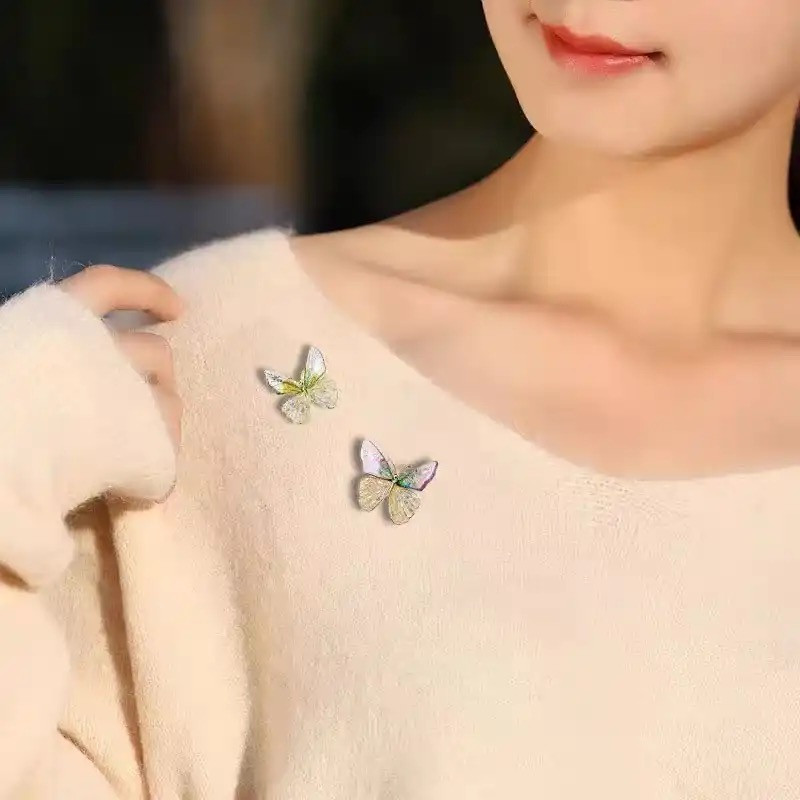 گل سینه زنانه طرح پروانه کد 1120018 گل سینه زنانه طرح پروانه کد 1120018