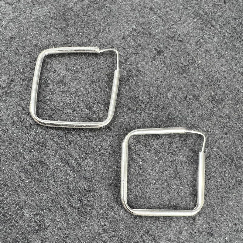 گوشواره نقره زنانه گیرا مدل G670 گوشواره نقره زنانه گیرا مدل G670