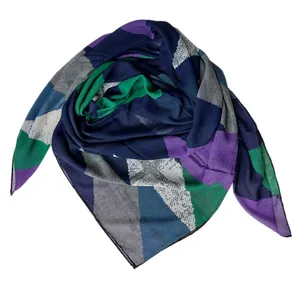 روسری زنانه مدل مثلثی