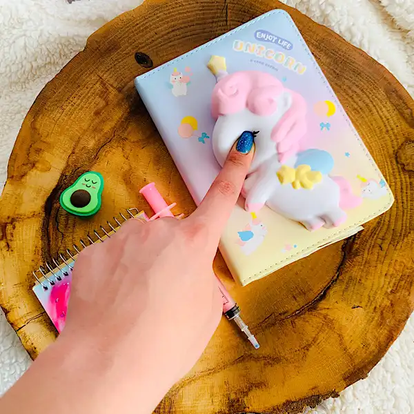 دفتر یادداشت مدل نرمالو کره ای اسکوییشی یونیکرن