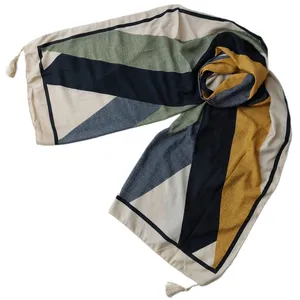 شال زنانه مدل نخی طرح هندسی