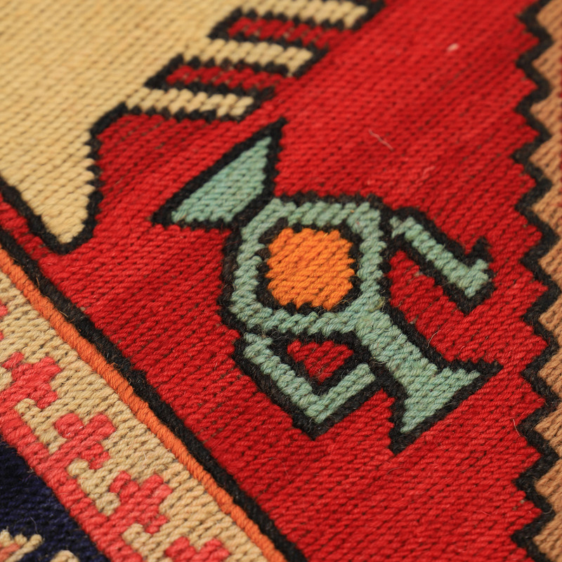 گلیم دستبافت یک و نیم متری مدل ورنی زمینه قرمز کد 40404881