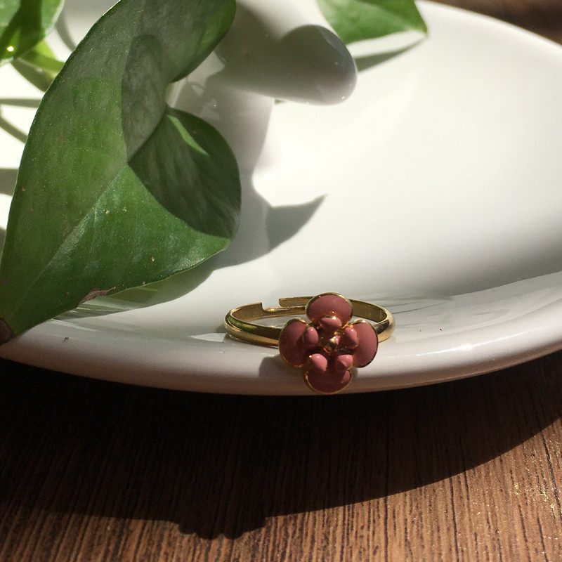 انگشتر زنانه مدل آترین انگشتر زنانه مدل آترین