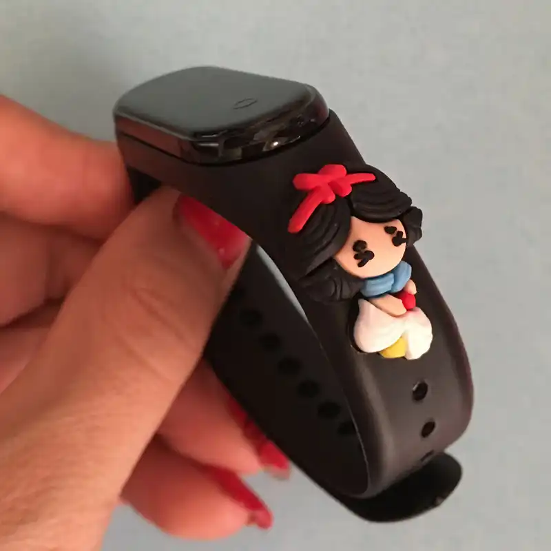 ساعت مچی دیجیتال مدل ضدآب لمسی طرح سفید برفی کیوت کد W S 77