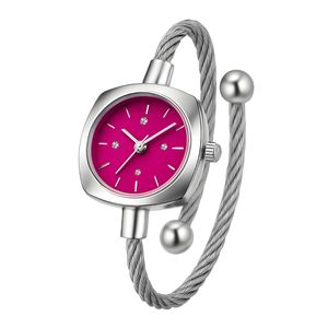 ساعت مچی عقربه‌ای کوارتز زنانه مدل لوکس مینیمال بند النگویی صفحه نگین دار کد ۶