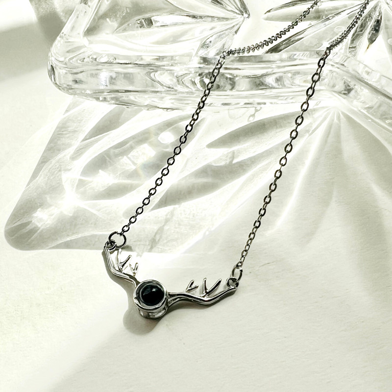 گردنبند زنانه مدل دوست دارم به صد زبان دنیا شاخ گوزن گردنبند زنانه مدل دوست دارم به صد زبان دنیا شاخ گوزن