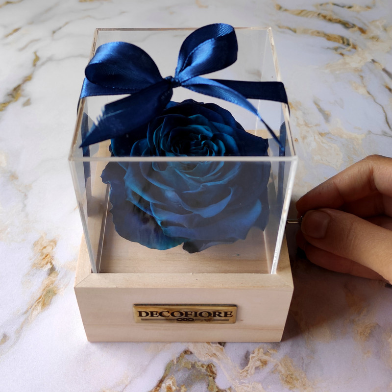 جعبه موزیکال دکوفیوره طرح رز جاودان مدل وودی لاو هندلی