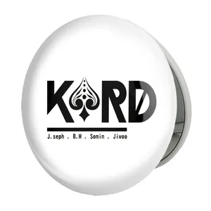 آینه جیبی خندالو طرح گروه کارد KARD مدل تاشو کد 12400 