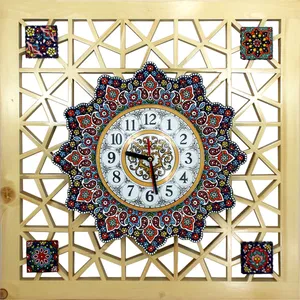ساعت میناکاری دست نگار طرح گره چینی کد 1