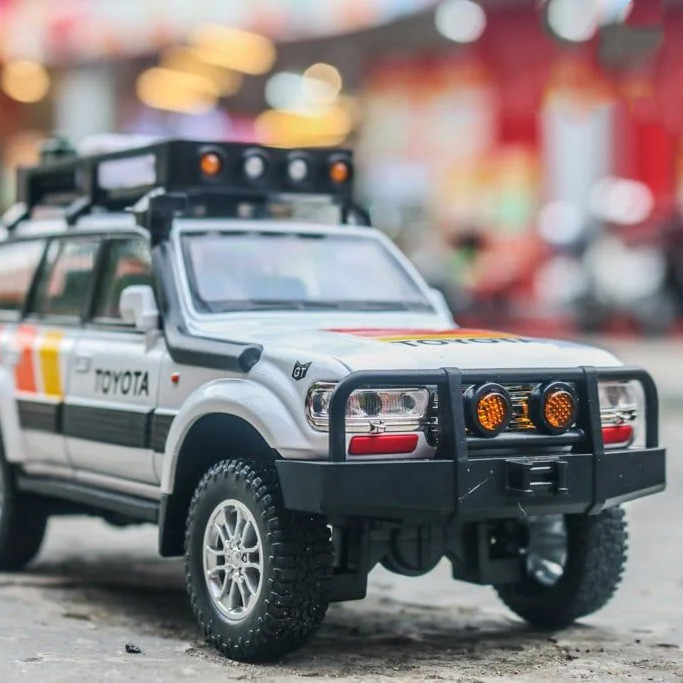 ماکت ماشین چه ژی مدل تویوتا لندکروزر Toyota Land Cruiser LC80 کد W100